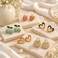Boucles d'oreilles personnalisées en acier inoxydable plaqué or, émail, OEM ODM, styles variés (fruits, cœurs, fleurs), vente en gros
