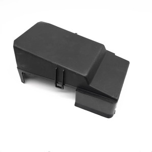 Cubierta de la Caja de Fusibles del Mazda 6 GV2S66762, Cubierta Superior de Plástico del Compartimento del Motor - Product Image 1