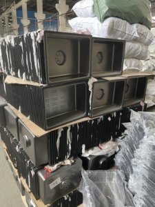 อ่างล้างจานครัวสแตนเลสคุณภาพสูง ทำมือ แบบอ่างเดี่ยว ขนาดสั่งทำได้ ติดตั้งใต้เคาน์เตอร์ พร้อมก๊อกน้ำ รูปทรงสี่เหลี่ยมผืนผ้า - Product Image 5