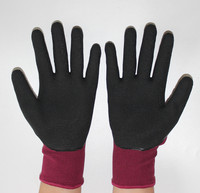 Gants de sécurité SUNCEND personnalisables en gros, haute qualité, 13 jauges, en polyester noir, avec paume enduite de micro-mousse de nitrile et doublure verte et rouge