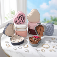 Boîte à bijoux de voyage en forme de cœur avec miroir, personnalisable en usine, pour boucles d'oreilles, colliers, bagues, en cuir PU, boîte de rangement cadeau