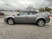 Dodge Avenger SXT 2012, berline 4 portes, conduite à gauche, sièges en cuir, bon rendement énergétique, climatisation, radio satellite, vente en gros, voiture d'occasion pas chère