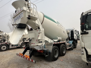 Camion malaxeur à béton SHACMN M3000S neuf en stock, 12/14 mètres cubes, moteur Weichai, configuration 8x4, moteur et boîte de vitesses haute performance - Product Image 4