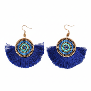 Boucles d'oreilles pendantes artisanales en perles de rocaille bleues, motif floral, pour filles, provenant d'Inde - Product Image 1