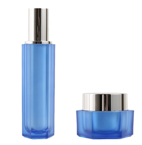 高級感のある空のクリエイティブなアクリル製30ml/50ml/100mlブルー六角形ボトルシリーズ、プレミアムスキンケアボトルセット（化粧品包装用） - Product Image 2