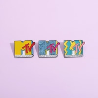 En gros : Épingles TV en métal, Cadeaux souvenirs, Épingles émaillées MTV, Accessoires métalliques à lettres colorées, Épingles de col pour vêtements, Badges