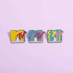 Venta al por mayor de letras de colores, accesorios de metal, ropa, alfileres de cuello, insignias - Product Image 1