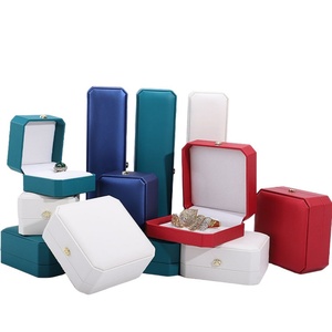 Boîte à bijoux en forme de couronne octogonale en cuir PU avec logo personnalisé pour bagues, colliers, pendentifs et bracelets – Emballage de luxe pour bijoux – Vente chaude - Product Image 4