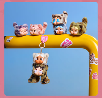 Authentique pour MART CRYBABY Série Wild but Cutie Pendentif en vinyle et peluche Boîte mystère Échelle 1/6 avec emballage d'origine