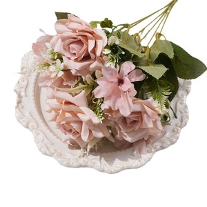 Bouquet de roses artificielles en soie, toucher naturel, décoration de mariage, origine Chine, moulage par injection - Product Image 5