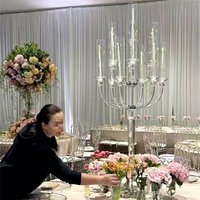 Production en gros de grands chandeliers en cristal à 13 bras pour centres de table de mariage en Chine