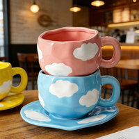 Ensemble de tasses à café en céramique peintes à la main, ciel bleu et nuages blancs, tasses à café de l'après-midi avec soucoupes, tasses à thé irrégulières façonnées à la main avec soucoupes