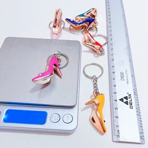 Llavero acrílico de tacón alto para mujer, monedero, abalorio de diamantes de imitación, llavero con corazón, accesorio - Product Image 3