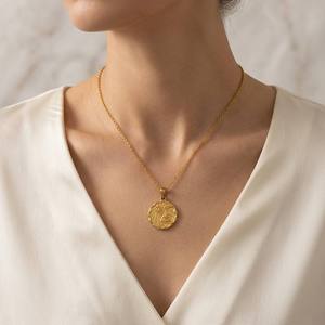 Collares con Colgante de Moneda con los 12 Signos del Zodiaco en Relieve, Acero Inoxidable, Chapado en Oro de 18K, Borde Ondulado con Rayos de Sol, Antideslustre, Joyería Fina para Mujer - Product Image 2