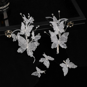 Diseño original de Hera, nueva horquilla para el cabello hecha a mano con plumas de hadas blancas y mariposas, para vestido de boda, tocado nupcial. - Product Image 1