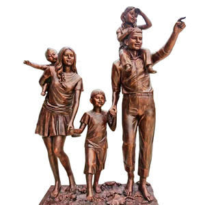 Una familia de tres esculturas de plástico reforzado con fibra de vidrio (FRP) con un tema para padres e hijos, con una madre y un hijo - Product Image 6