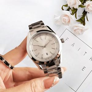 Reloj Cronógrafo de Estilo Ejecutivo para Mujer con Caja de Aleación, Movimiento de Cuarzo y Esfera de Cristal de Zafiro - Product Image 2