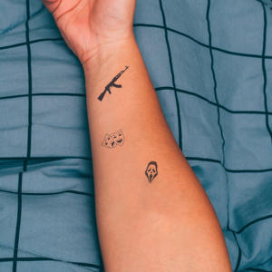 Tatouage semi-permanent hardcore à base de plantes Waterless Street Style AK Rifle & <span class=keywords><strong>Scream</strong></span> Mask, tenue 7 jours, vente en gros - Product Image 4