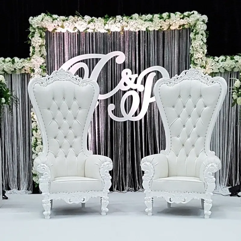 Branco cadeiras trono de eventos e casamento