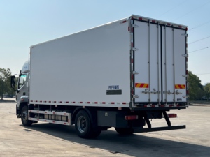 Camion frigorifique FOTON AUMAN de 6,8 m, camion de la chaîne du froid, fourgon frigorifique diesel pour la logistique alimentaire surgelée longue distance, automatique - Product Image 4