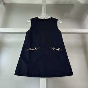 Completo Formale da Bambina: Camicia Bianca a Maniche Corte in Puro Cotone e Gilet Senza Maniche con Gonna a Trapezio - Product Image 4