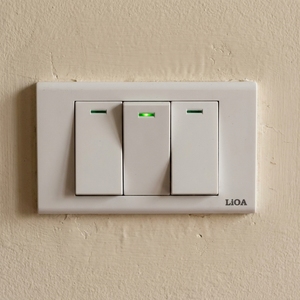 High Endurance 3 Gang 1 Way Electrical Light <b>Switch</b> White Panel Wall Mounted <b>Power</b> <b>Switch</b> for Construction Supply - Product Image 5