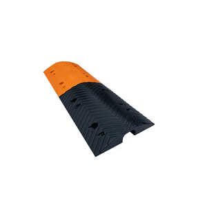 बेहतर सुरक्षा के लिए एक-लाइन खोखले ग्रोव अद्वितीय डिजाइन के साथ पीले स्ट्रिप्ड गति बम्प - Product Image 5