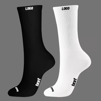 Bas de printemps de haute qualité avec logo personnalisé Conception de l'emballage Chaussettes unisexes antidérapantes en coton blanc pour hommes pour femmes et enfants