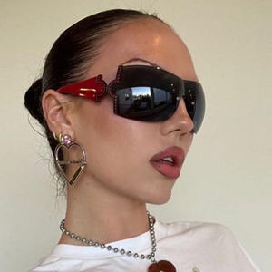 81034/Europe états-unis femmes Y2K chaud nouveau grand cadre <span class=keywords><strong>lunettes</strong></span> de soleil rouge sans monture diamant millénaire <span class=keywords><strong>lunettes</strong></span> <span class=keywords><strong>en</strong></span> <span class=keywords><strong>ligne</strong></span> croix - Product Image 1