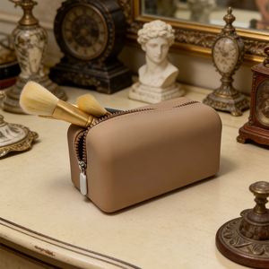Sac de toilette en silicone écologique portable grande capacité avec tirette lisse pour la décoration intérieure - Product Image 2