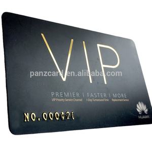 Carte plastique PVC personnalisée avec numéro gravé, bande magnétique et puce RFID intelligente - Product Image 1
