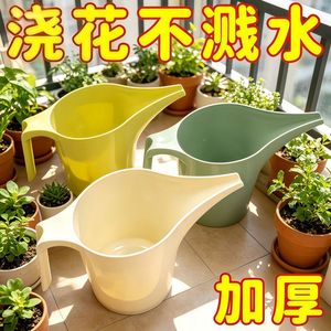 Arrosoir à long bec en plastique vert et jaune, durable pour une utilisation intérieure et extérieure - Product Image 3