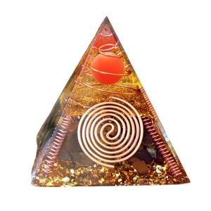 Ornement en résine époxy cristalline en forme de pyramide avec bobine de cuivre et boule rouge, décoration de bureau Feng Shui pour salon - Product Image 5