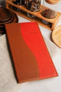 Porta Menús de PVC de Doble Color de Alta Calidad con Banda Elástica, Carpeta para Menús de Restaurante de 2 Páginas - Product Image 4