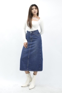 Falda MIDI vaquera azul de cintura alta 8848 diseñada para un aspecto elegante versátil que brinda comodidad y moda sin esfuerzo todos los días - Product Image 2