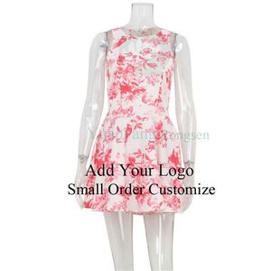 Robe à bretelles florale française sélectionnée pour la vente en gros, style délicat, cintrée à la taille, motif rose rouge, pour vacances en bord de mer - Product Image 2