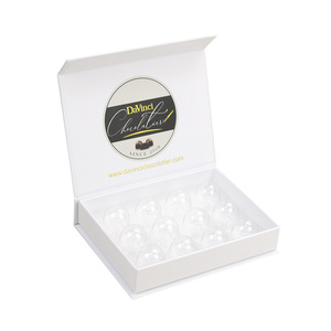Cajas de Embalaje de Cartón para Ropa de Lujo Personalizadas, Caja de Regalo Magnética Blanca Mate con Inserto de PET - Product Image 3