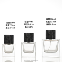 En stock, flacon de parfum carré haut de gamme, flacon en verre de 30 ml, flacon en verre de 50 ml, bouchon en bois noir, flacon vide avec vaporisateur