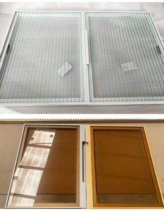 ประตูตู้เสื้อผ้ากระจกนิรภัยแบบพรีเมี่ยมที่มีรูปแบบสี่เหลี่ยมเรียบง่ายตัดด้วยโปรไฟล์อลูมิเนียมเชื่อมร้อน - Product Image 6