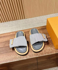 Nouvelles <span class=keywords><strong>sandales</strong></span> 2026 pour femmes, style claquettes, avec fourrure, en cuir véritable, pour l'été, décontractées, de plage - Product Image 5