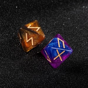 Juego <span class=keywords><strong>de</strong></span> 7 dados poliédricos <span class=keywords><strong>de</strong></span> acrílico con diseño <span class=keywords><strong>de</strong></span> <span class=keywords><strong>runas</strong></span> nórdicas y brillo galáctico personalizado para lecturas <span class=keywords><strong>de</strong></span> tarot, Wicca y prácticas espirituales - Product Image 6