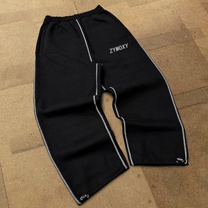 Pantalones Deportivos Personalizados de Felpa Francesa 100% Algodón, Gruesos, de Alta Calidad, Color Gris, con Costuras en Contraste, Estilo Holgado para Hombre - Product Image 2