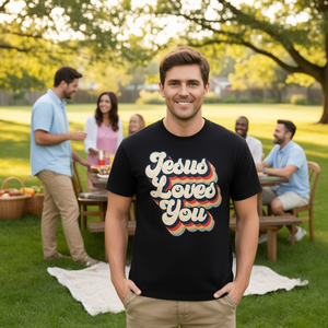 พระเยซูรักคุณ เสื้อยืดคริสเตียนสไตล์เรโทรวินเทจ สีดำ ไซส์กลาง - Product Image 3