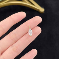 Ciondolo in Oro 18K con Diamante Coltivato in Laboratorio, Minimalista e Versatile, a Due Punte, Gioiello Raffinato per Donna