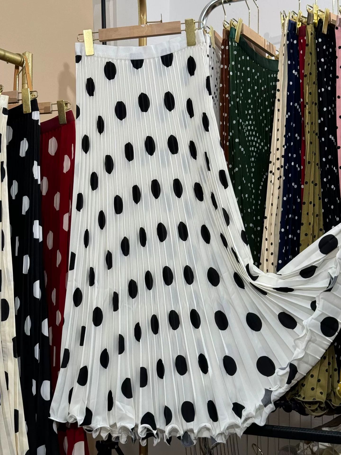 จุดใหญ่สีขาว