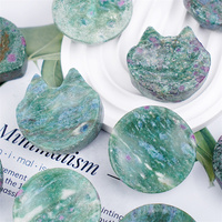 Bol en cristal naturel de gros gravé réaction UV rubis Feng Shui dans un bol en fuchsite pour la décoration intérieure