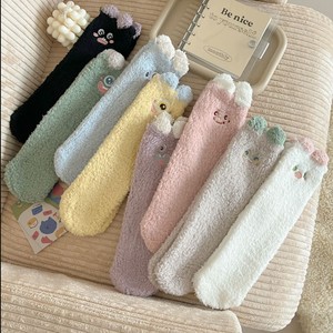 Chaussettes pour femmes en polaire corail épaisses et chaudes, style cartoon 3D, broderie d'oreilles d'animaux, certifiées CE, nouvelle collection Jingwen OEM - Product Image 2