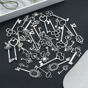 Accessoires Punk en Gros : Breloques Clés Rétro en Alliage de Zinc Métal <span class=keywords><strong>Argent</strong></span> Vieilli pour Bijoux DIY - Product Image 5