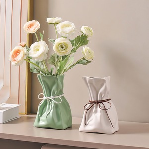 Jarrón de Resina Minimalista Estilo Crema para Flores Frescas, Decoración del Hogar, Pieza de Arte para Escritorio, Decoración Floral - Product Image 2