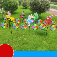 Jouets anti-stress éducatifs personnalisés en gros, en forme de moulin à vent, avec design de vélo animalier de dessin animé, roues arc-en-ciel, et piquet de jardin en plastique